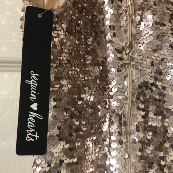 ***SOLD** SOLD***SEQUINS NWT Gold sequins dress, sleeveless peep hole SIZE: 3 - Picture 9 of 10
